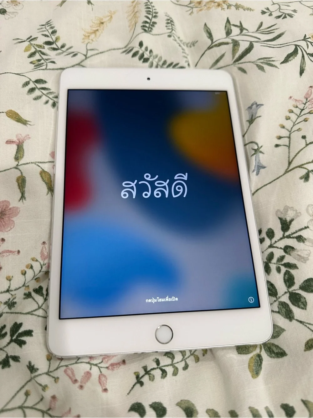 Apple iPad Mini 4 128gb WiFi enabled only (Silver) Charger not included